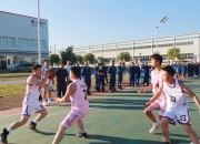 九游体育官网-关于暴风雨来临篮球场，球员们奋勇争先的信息