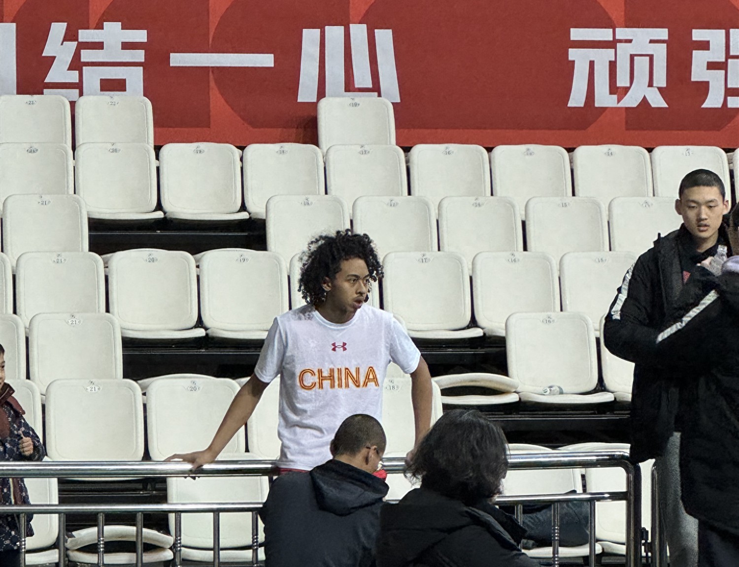 新生代球员崭露头角，为球队带来新气象的简单介绍